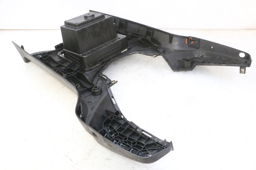 photo de TRITTBRETT VERKLEIDUNG KYMCO AGILITY NAKED RENOUVO 2T 50 (2011 - 2018)