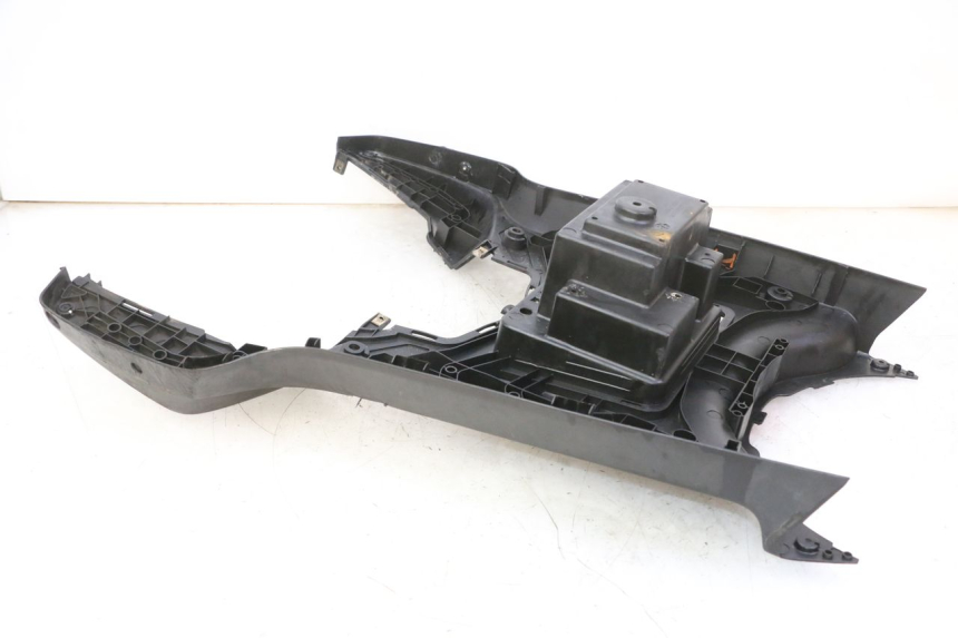 photo de TRITTBRETT VERKLEIDUNG KYMCO AGILITY NAKED RENOUVO 2T 50 (2011 - 2018)