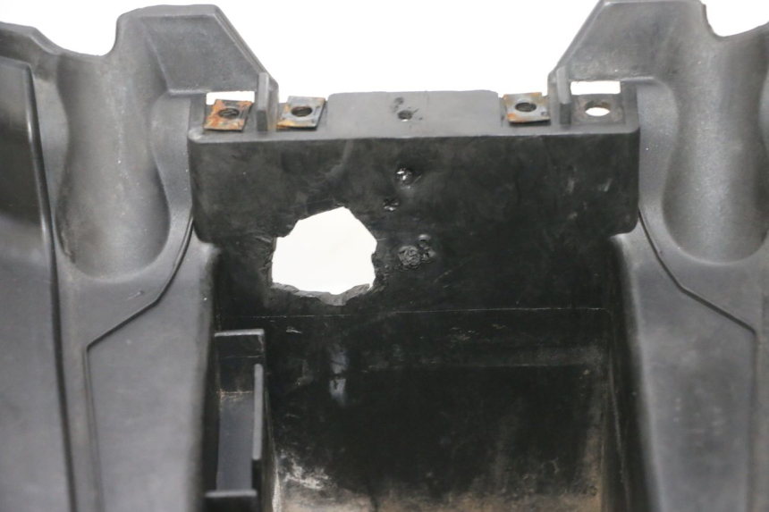 photo de TRITTBRETT VERKLEIDUNG MBK BOOSTER SPIRIT NAKED 50 (2004 - 2017) - Detaillierte Sichtprüfung