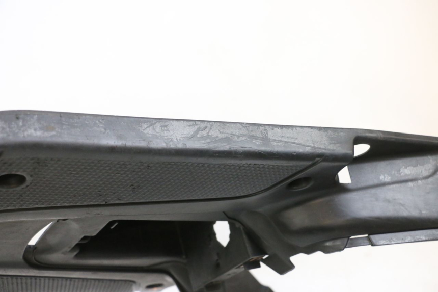 photo de TRITTBRETT VERKLEIDUNG MBK BOOSTER SPIRIT NAKED 50 (2004 - 2017) - Zoom auf Gebrauchszustand