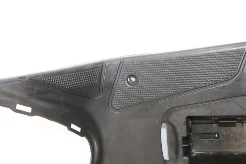 photo de TRITTBRETT VERKLEIDUNG MBK BOOSTER SPIRIT NAKED 50 (2004 - 2017) - Zoom auf Gebrauchszustand