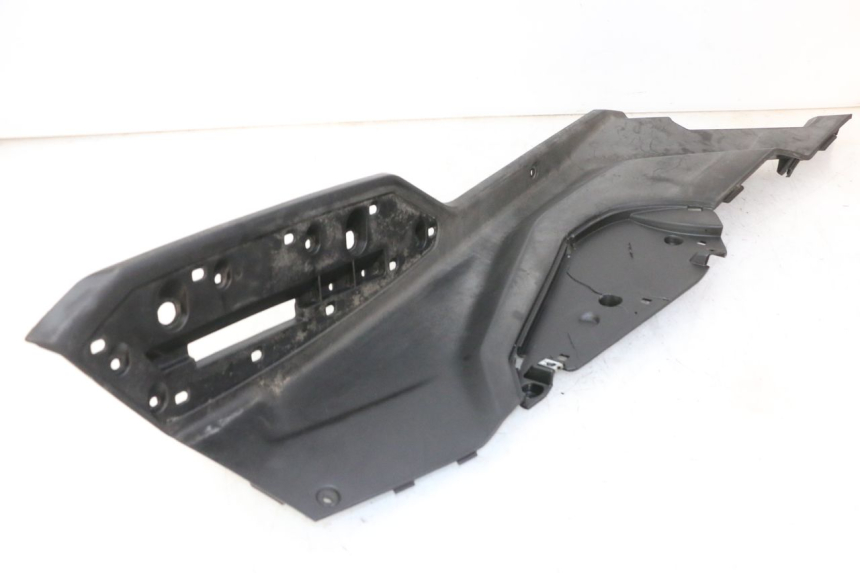 photo de TRITTBRETT VERKLEIDUNG RECHTS QUADRO 4 4D 350 (2015 - 2018)