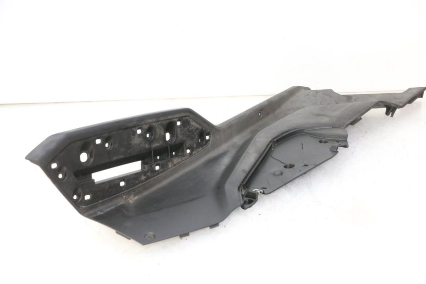 photo de TRITTBRETT VERKLEIDUNG RECHTS QUADRO 4 4D 350 (2015 - 2018)