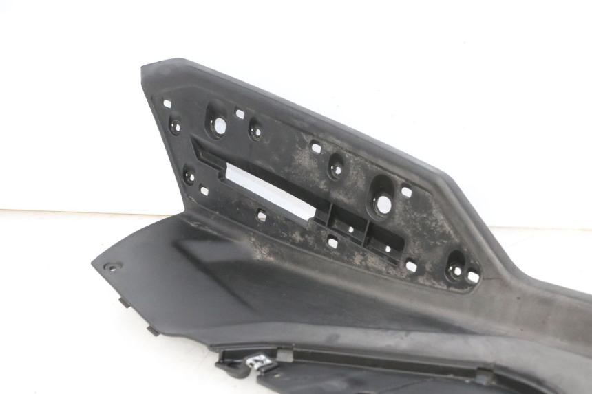 photo de TRITTBRETT VERKLEIDUNG RECHTS QUADRO 4 4D 350 (2015 - 2018)