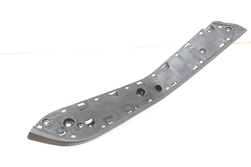 photo de TRITTBRETT VERKLEIDUNG RECHTS SUZUKI BURGMAN 650 (2013 - 2020)