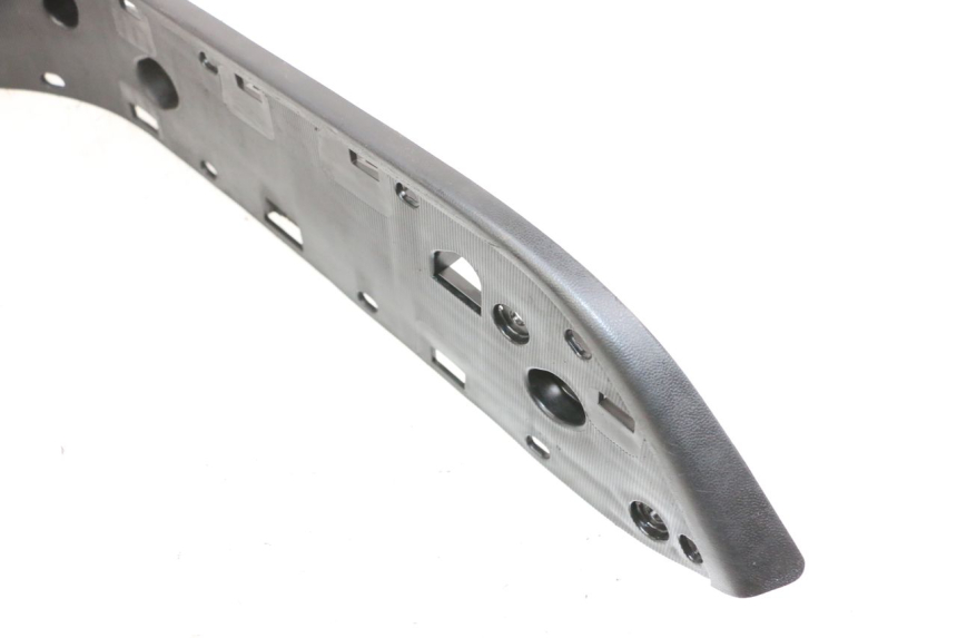 photo de TRITTBRETT VERKLEIDUNG RECHTS SUZUKI BURGMAN 650 (2013 - 2020)