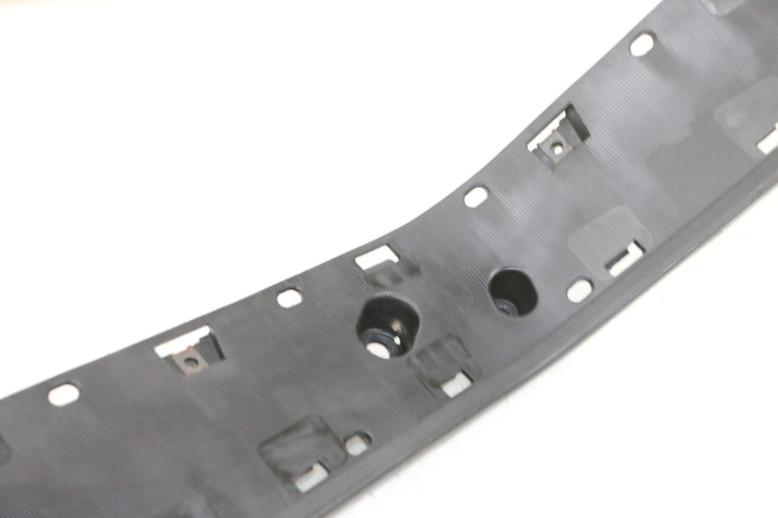 photo de TRITTBRETT VERKLEIDUNG RECHTS SUZUKI BURGMAN 650 (2013 - 2020)