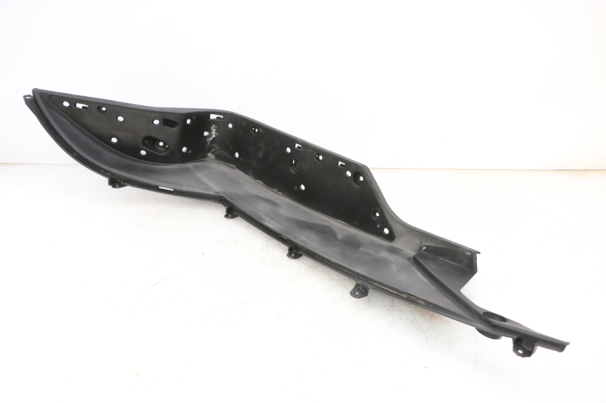 photo de TRITTBRETT VERKLEIDUNG RECHTS JM MOTORS GTS 125 (2015 - 2019) - Technische Nahaufnahme