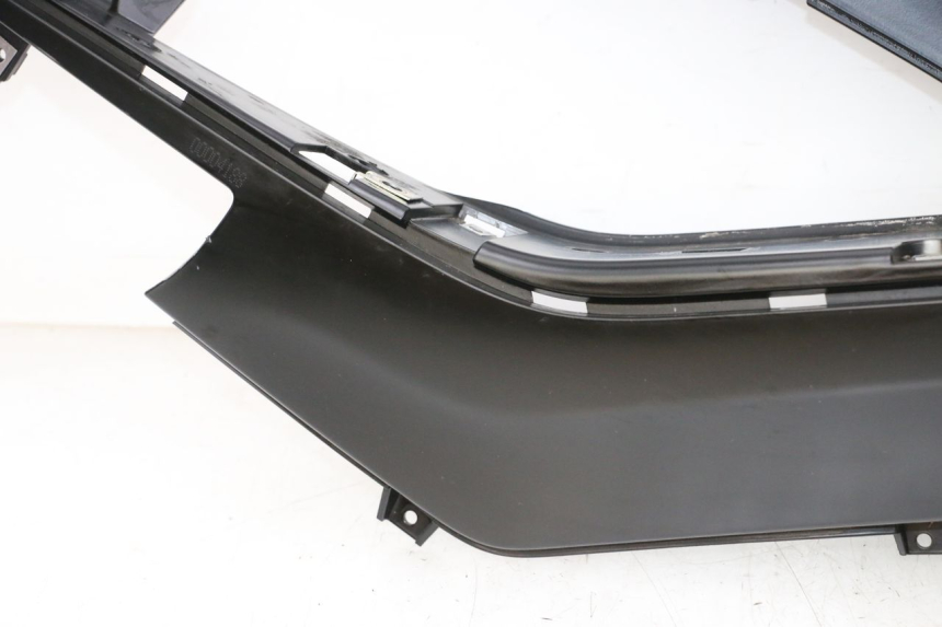 photo de TRITTBRETT VERKLEIDUNG RECHTS PIAGGIO MP3 HPE 300 (2019 - 2026) - Zoom auf Komponenten