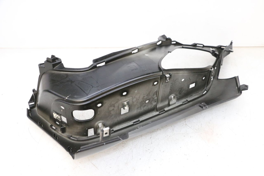 photo de TRITTBRETT VERKLEIDUNG RECHTS PIAGGIO MP3 HPE 300 (2019 - 2026) - Technische Nahaufnahme