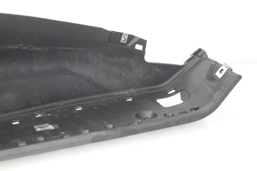 photo de TRITTBRETT VERKLEIDUNG RECHTS PIAGGIO MP3 LT 300 (2010 - 2016)