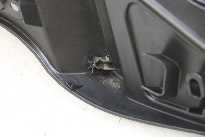 photo de RECHTER FUßRASTEN PIAGGIO MP3 RL 250 (2007 - 2010) - Zoom auf Gebrauchszustand