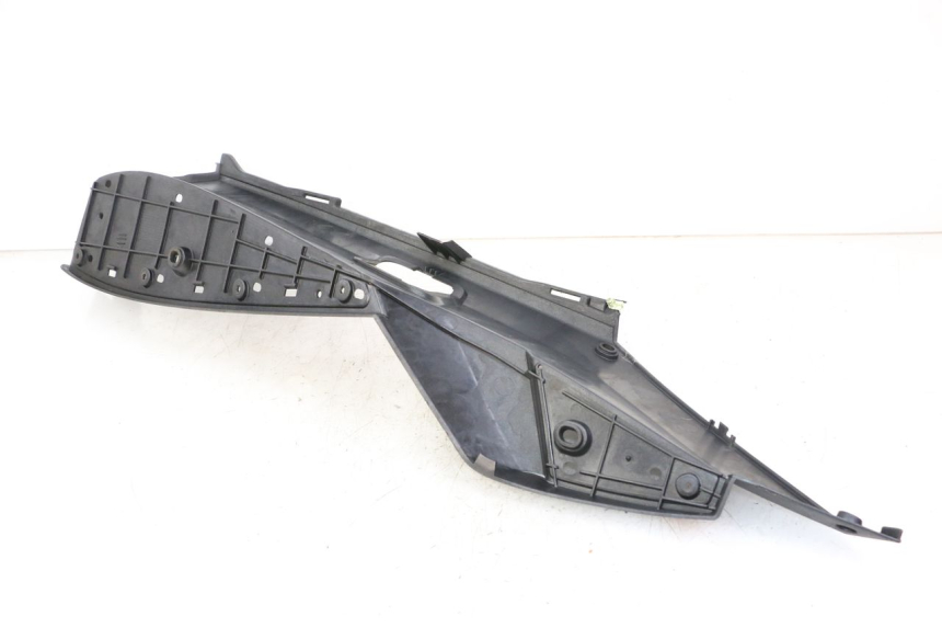 photo de TRITTBRETT VERKLEIDUNG RECHTS PEUGEOT SATELIS COMPRESSOR K15 125 (2006 - 2009)