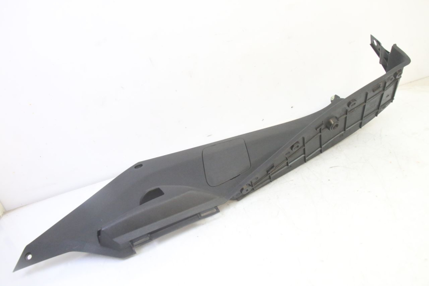 photo de TRITTBRETT VERKLEIDUNG RECHTS PEUGEOT SATELIS 125 (2013 - 2018)