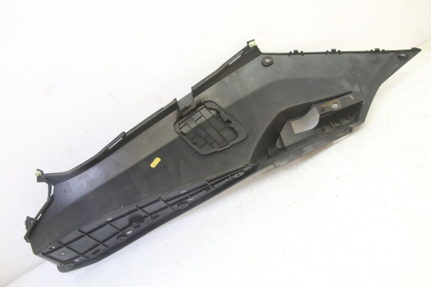 photo de TRITTBRETT VERKLEIDUNG RECHTS PEUGEOT SATELIS 125 (2013 - 2018)