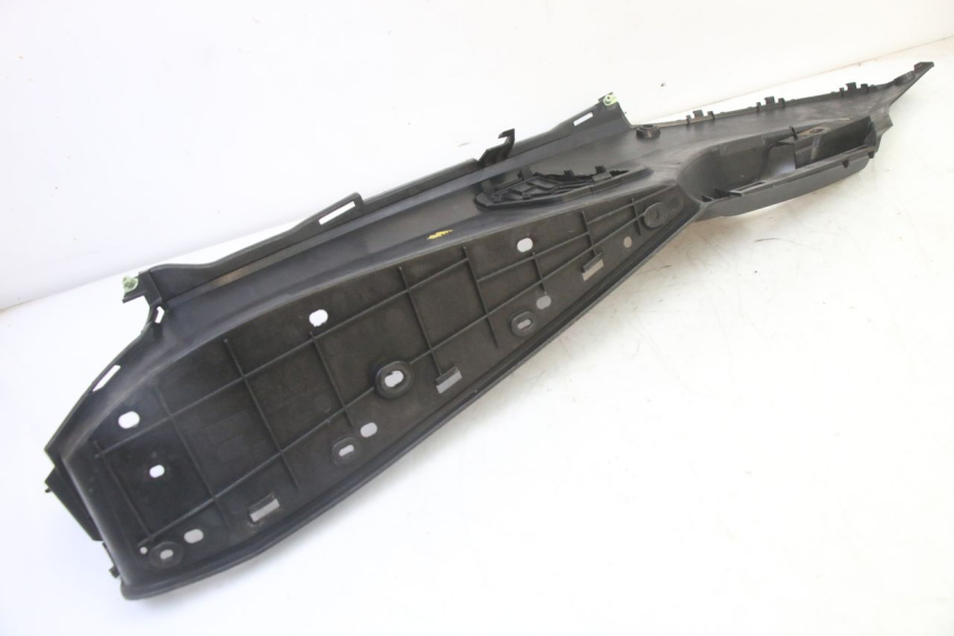 photo de TRITTBRETT VERKLEIDUNG RECHTS PEUGEOT SATELIS 125 (2013 - 2018)