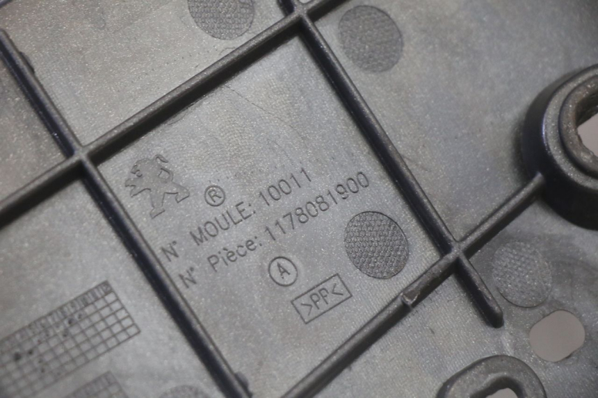 photo de TRITTBRETT VERKLEIDUNG RECHTS PEUGEOT SATELIS 125 (2013 - 2018)