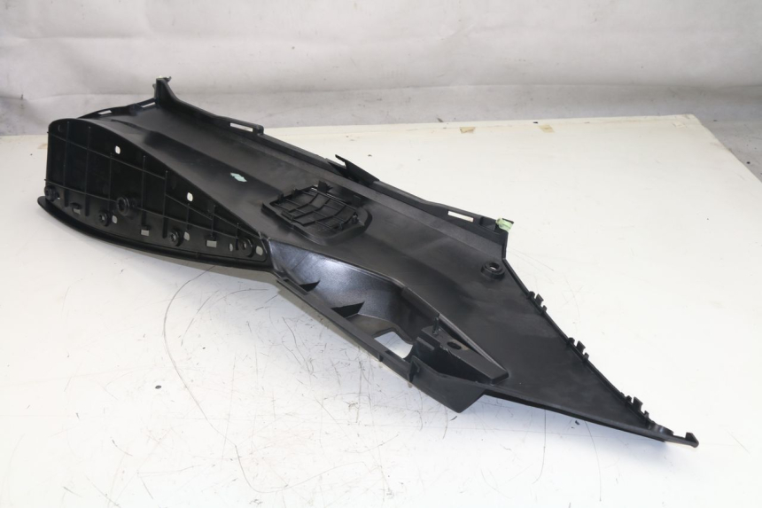 photo de TRITTBRETT VERKLEIDUNG RECHTS PEUGEOT SATELIS 125 (2013 - 2018)