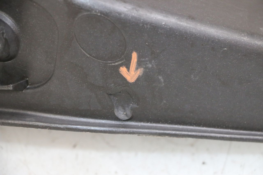 photo de RECHTER FUßRASTEN PIAGGIO X8 125 (2004 - 2007) - Zoom auf Gebrauchszustand