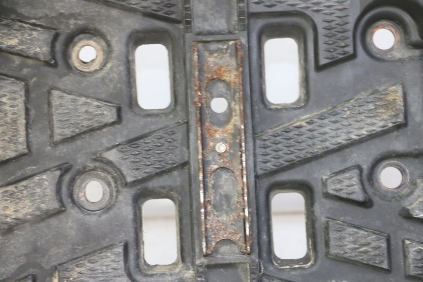 photo de TRITTBRETT VERKLEIDUNG RECHTS YAMAHA YFM GRIZZLY 550 (2008 - 2015)