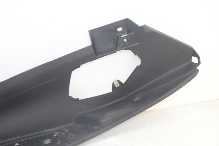 photo de TRITTBRETT VERKLEIDUNG LINKS PIAGGIO MP3 HPE 350 (2018 - 2020) - Zoom auf Gebrauchszustand