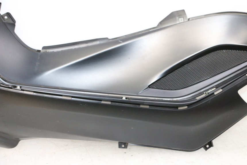 photo de TRITTBRETT VERKLEIDUNG LINKS PIAGGIO MP3 HPE 300 (2019 - 2026) - Ergänzendes Produktfoto