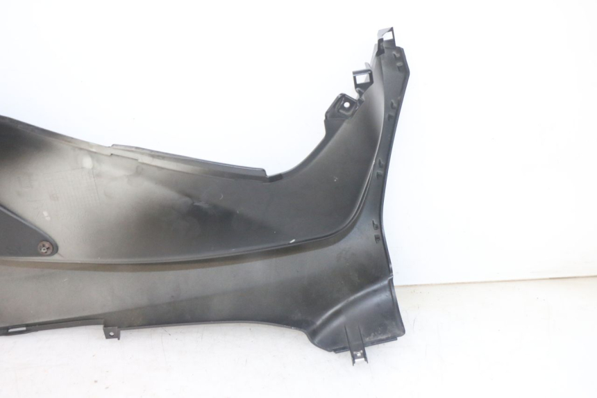 photo de TRITTBRETT VERKLEIDUNG LINKS PIAGGIO MP3 HPE 300 (2019 - 2026) - Zoom auf Gebrauchszustand