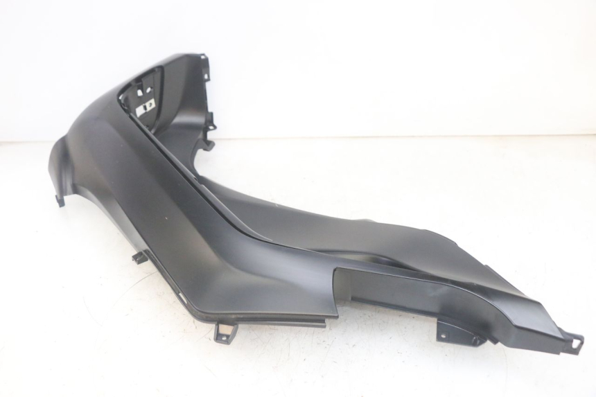 photo de TRITTBRETT VERKLEIDUNG LINKS PIAGGIO MP3 HPE 300 (2019 - 2026) - Kennzeichnungen und Originalreferenzen