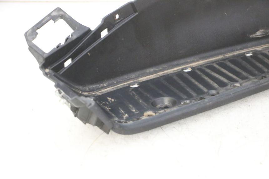 photo de TRITTBRETT VERKLEIDUNG LINKS PIAGGIO MP3 RL 250 (2007 - 2010)