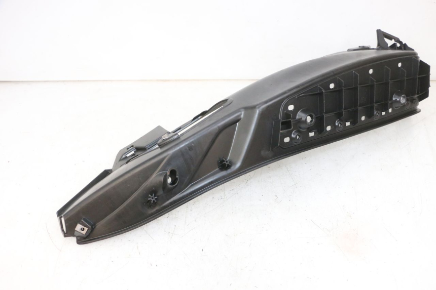 photo de TRITTBRETT VERKLEIDUNG LINKS PIAGGIO MP3 500 (2016 - 2018) - Technische Nahaufnahme