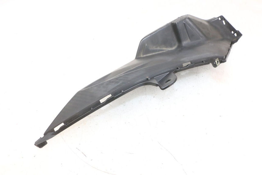 photo de TRITTBRETT VERKLEIDUNG LINKS SYM ORBIT III 3 4T 50 (2018 - 2021) - Charakteristische Merkmale