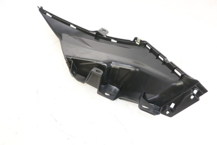 photo de TRITTBRETT VERKLEIDUNG LINKS SYM ORBIT III 3 4T 50 (2018 - 2021) - Details der Befestigungspunkte