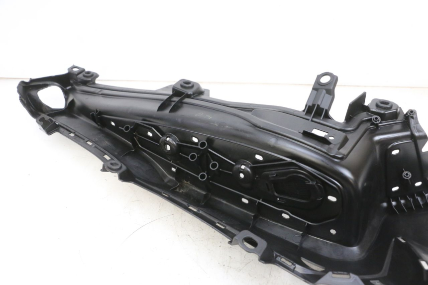 photo de TRITTBRETT VERKLEIDUNG LINKS YAMAHA TRICITY 300 (2020 - 2024) - Detailansicht des Bauteils