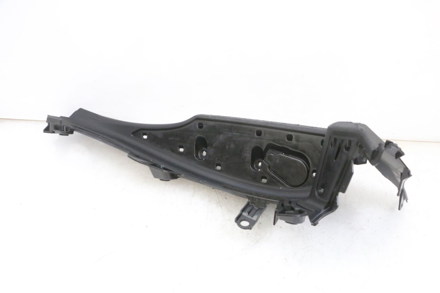 photo de TRITTBRETT VERKLEIDUNG LINKS YAMAHA TRICITY 300 (2020 - 2024) - Charakteristische Merkmale