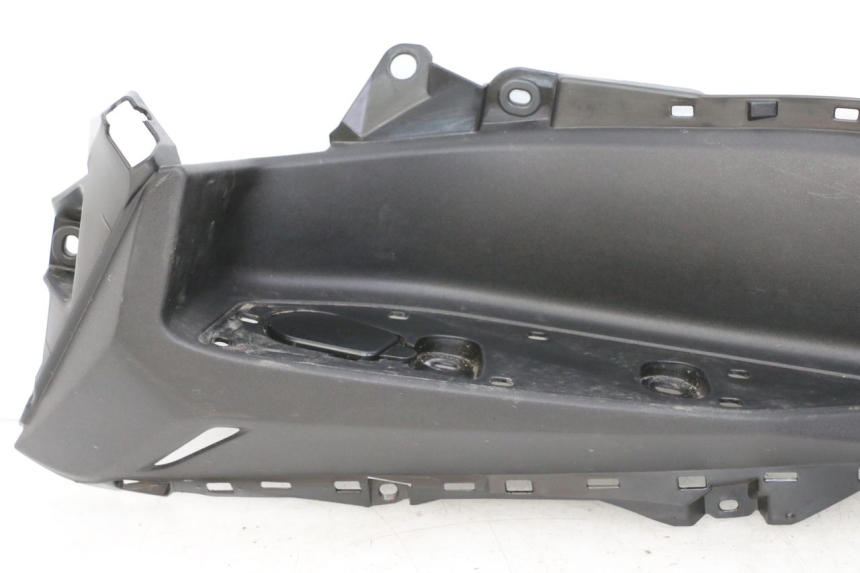 photo de TRITTBRETT VERKLEIDUNG LINKS YAMAHA XMAX X-MAX 125 (2021 - 2025)