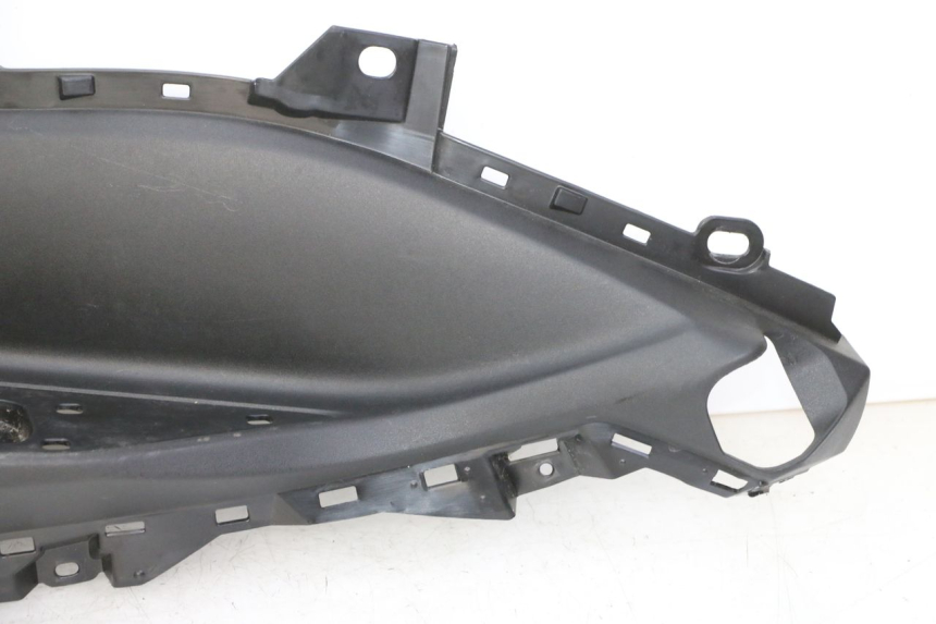 photo de TRITTBRETT VERKLEIDUNG LINKS YAMAHA XMAX X-MAX 125 (2021 - 2025)