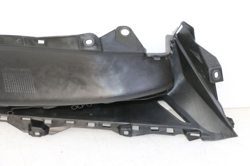 photo de TRITTBRETT VERKLEIDUNG LINKS YAMAHA XMAX X-MAX 125 (2021 - 2025)