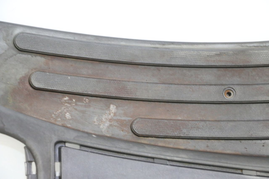 photo de TRITTBRETT VERKLEIDUNG PIAGGIO LXV 4T 50 (2009 - 2013)