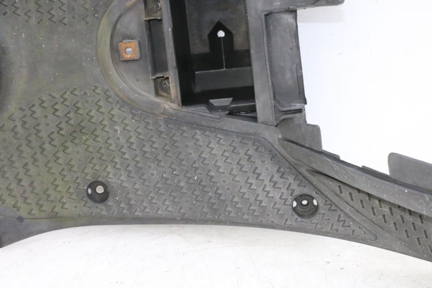 photo de TRITTBRETT VERKLEIDUNG YAMAHA NEO'S NEOS 2T 50 (1998 - 2007) - Details der Befestigungspunkte