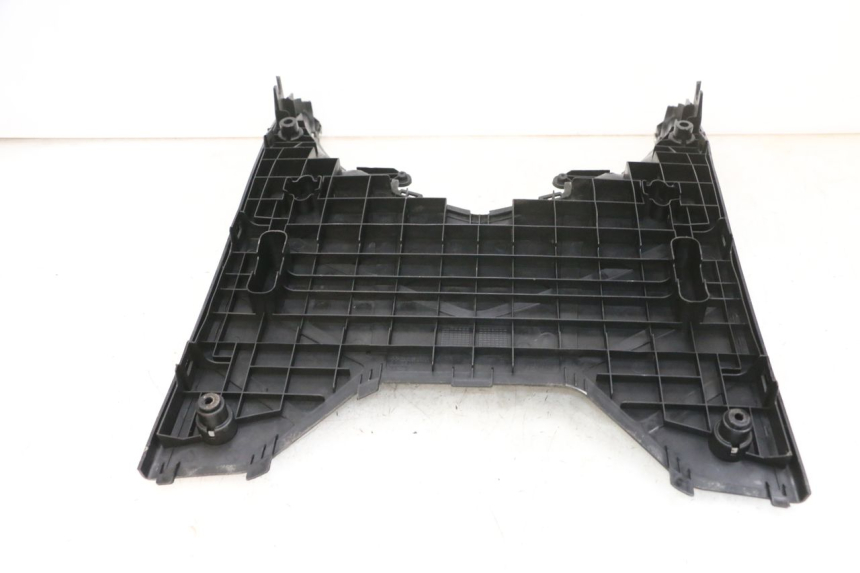 photo de TRITTBRETT VERKLEIDUNG DAELIM S1 125 (2007 - 2016) - Details der Befestigungspunkte