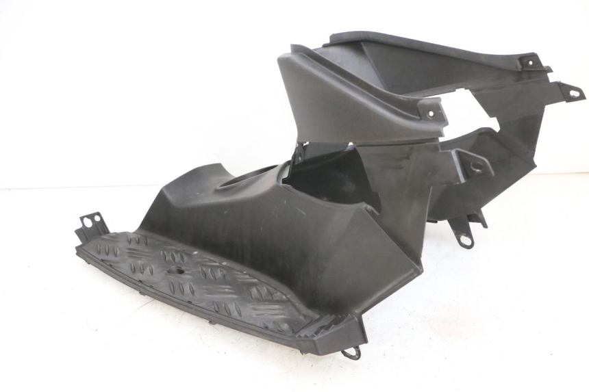 photo de TRITTBRETT VERKLEIDUNG PEUGEOT SPEEDFIGHT 4 4T EFI 50 (2021 - 2025) - Zoom auf Komponenten