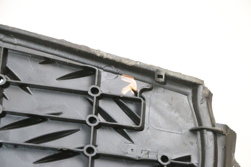 photo de TRITTBRETT VERKLEIDUNG PEUGEOT SPEEDFIGHT 4 4T EFI 50 (2021 - 2025) - Oberflächenzustand und Material