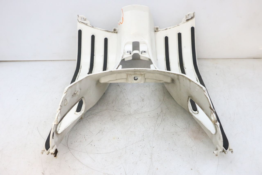 photo de TRITTBRETT VERKLEIDUNG PIAGGIO VESPA GTS SUPER IE 125 (2009 - 2016) - Hochauflösende Nahaufnahme