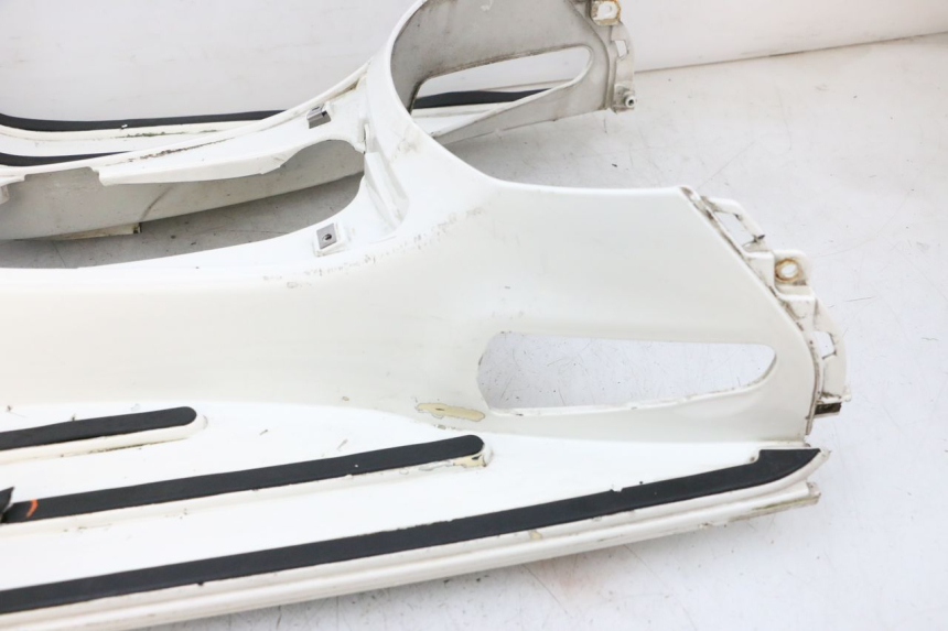 photo de TRITTBRETT VERKLEIDUNG PIAGGIO VESPA GTS SUPER IE 125 (2009 - 2016) - Qualität der Gebrauchtware