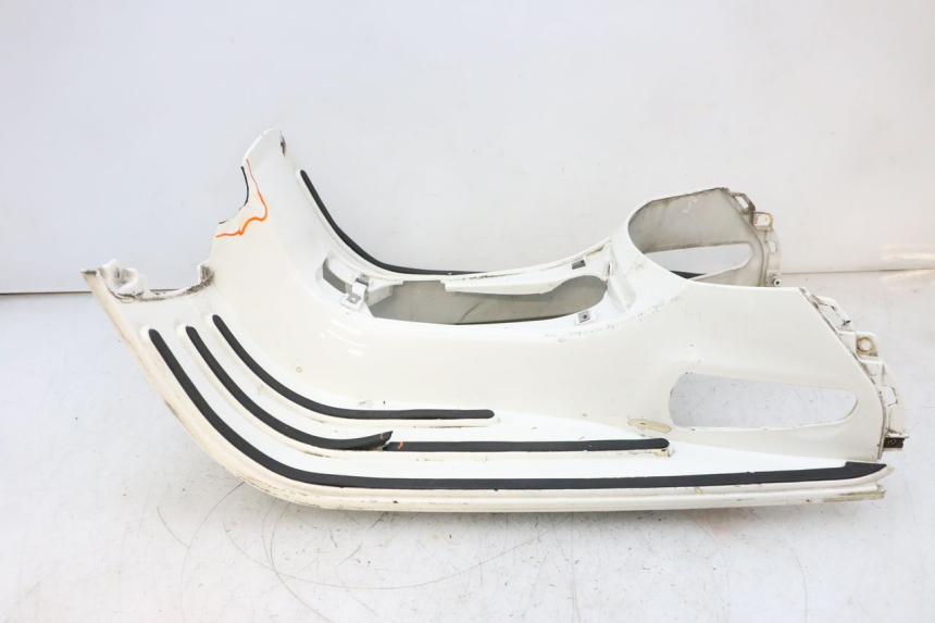 photo de TRITTBRETT VERKLEIDUNG PIAGGIO VESPA GTS SUPER IE 125 (2009 - 2016) - Profilansicht des Ersatzteils