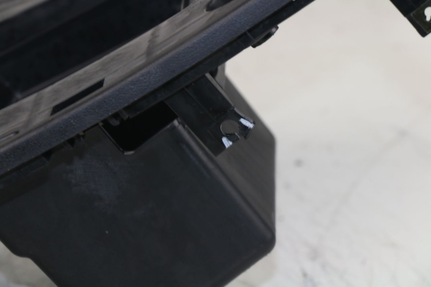 photo de TRITTBRETT VERKLEIDUNG YAMAHA VITY 125 (2008 - 2013)