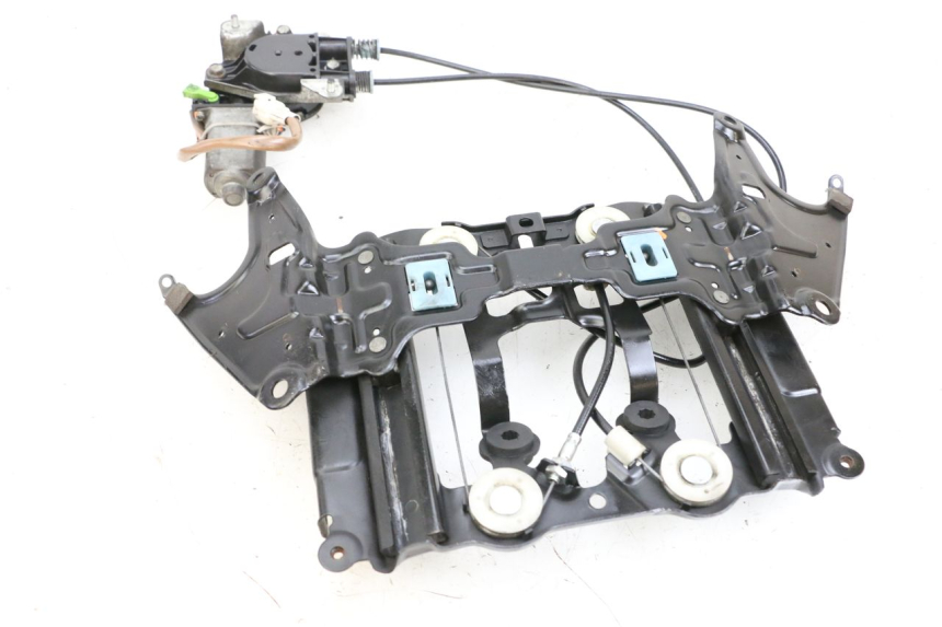 photo de WINDSCHILD MOTOR SUZUKI BURGMAN EXECUTIVE ABS 650 (2006 - 2012) - Zoom auf Komponenten