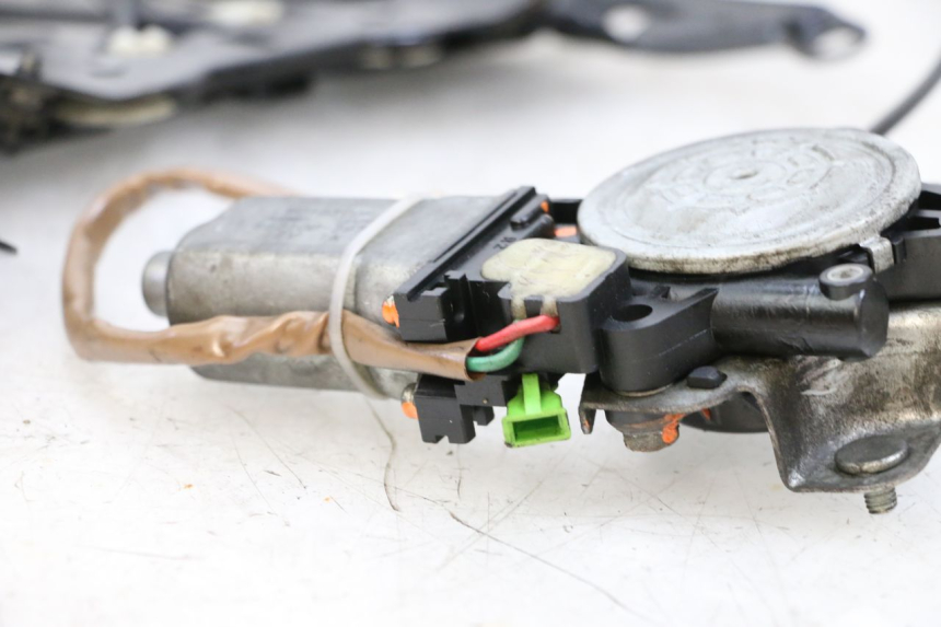 photo de WINDSCHILD MOTOR SUZUKI BURGMAN EXECUTIVE ABS 650 (2006 - 2012) - Technische Nahaufnahme