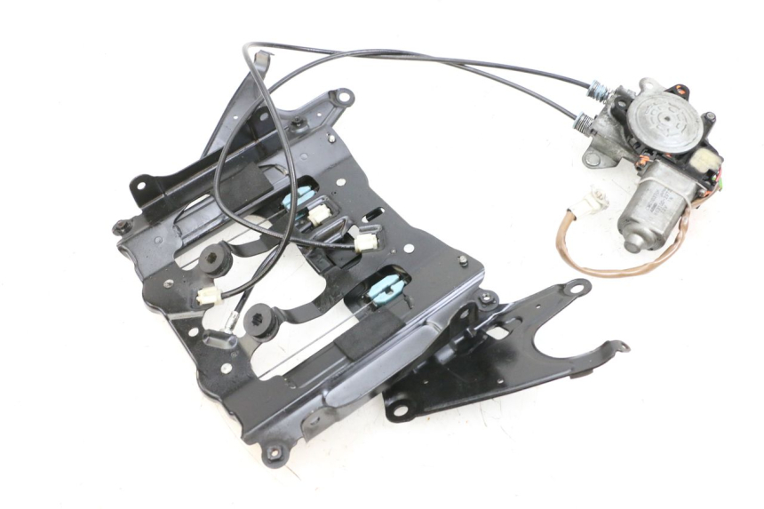 photo de WINDSCHILD MOTOR SUZUKI BURGMAN EXECUTIVE ABS 650 (2006 - 2012) - Kennzeichnungen und Originalreferenzen