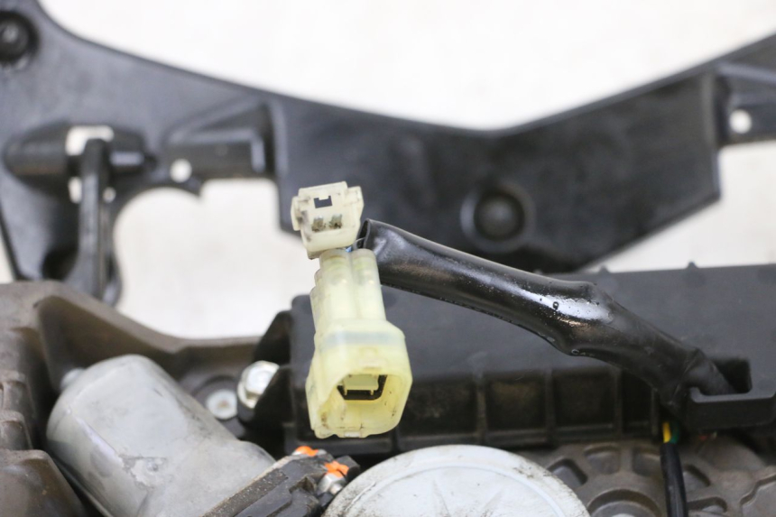 photo de MOTORHAUBE YAMAHA FJR ABS 1300 (2006 - 2012) - Zoom auf Gebrauchszustand